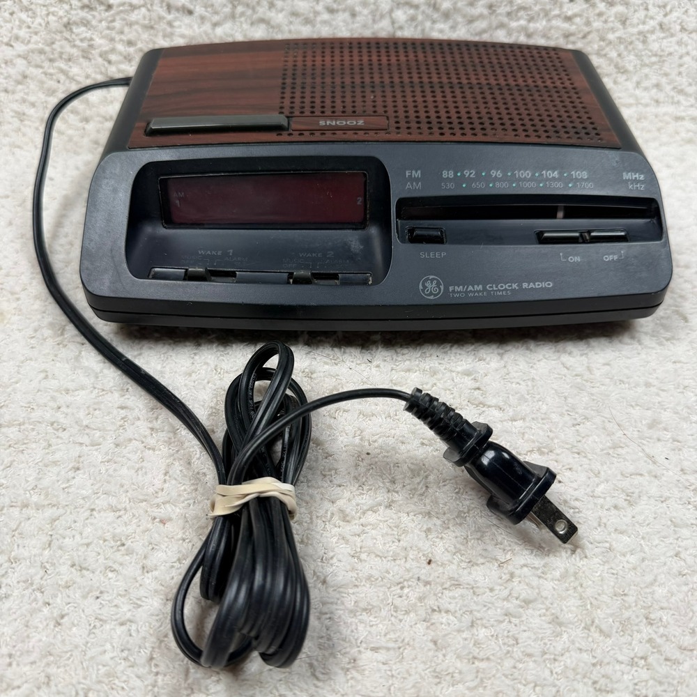 GE AM/FM‎ Clock Radio Vintage Wood Grain Dual Alarm Red LED Model 7-4621A Black